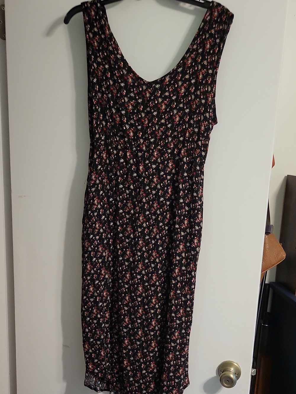 Chris & Carol Black Floral V-Neck Sleeveless Midi Dress